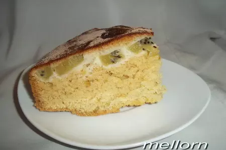Бисквитный пирог с киви: шаг 3