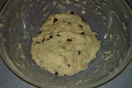 Глазированные булочки с изюмом и мюсли: шаг 5
