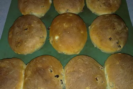 Глазированные булочки с изюмом и мюсли: шаг 7