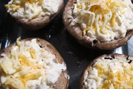 Шампиньоны, фаршированные  артишоками .: шаг 3