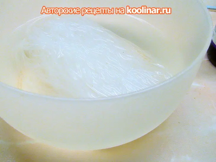 Фунчоза с печёной свёклой и яичными блинчиками.: шаг 2