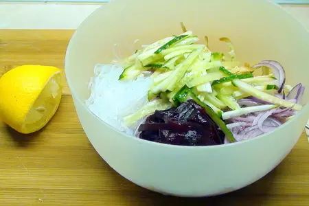Фунчоза с печёной свёклой и яичными блинчиками.: шаг 4