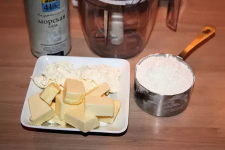 Рогалики с орехово-шоколадной начинкой: шаг 1