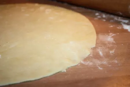 Рогалики с орехово-шоколадной начинкой: шаг 5