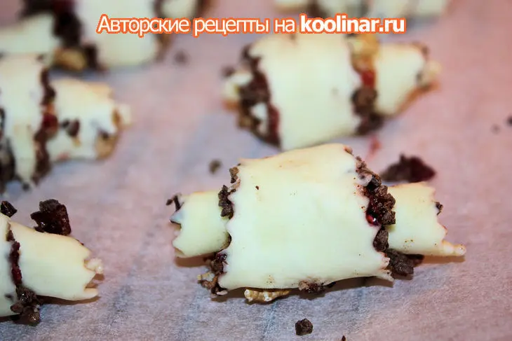 Рогалики с орехово-шоколадной начинкой: шаг 7