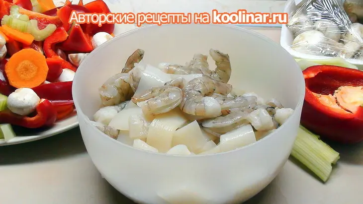Маринованные морепродукты и овощи и плюс салат к новому году: шаг 2