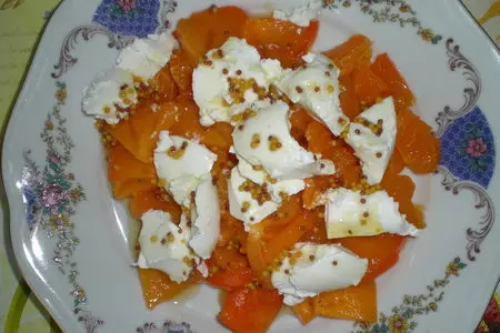 Солнечный салат с хурмой, мандаринами, козьим сыром и дижонской горчицей: шаг 1
