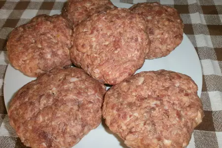 "шахматная доска" или необычные котлеты с гарниром.: шаг 4