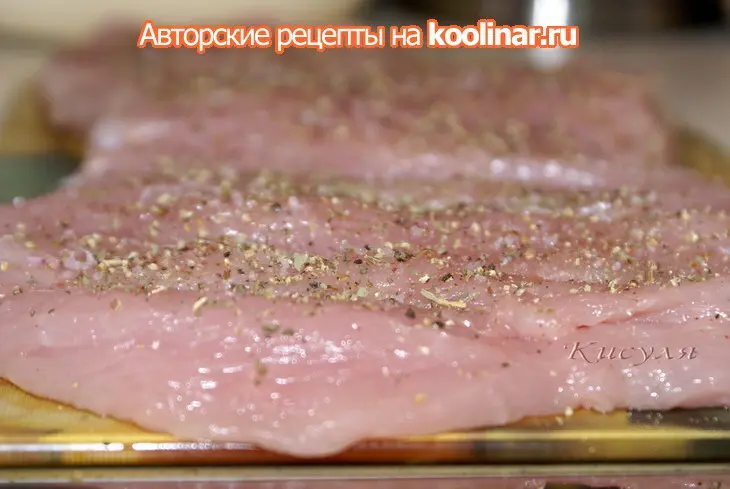 Рулет из индейки с морковью и черносливом: шаг 1