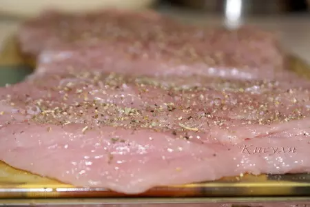 Рулет из индейки с морковью и черносливом: шаг 1
