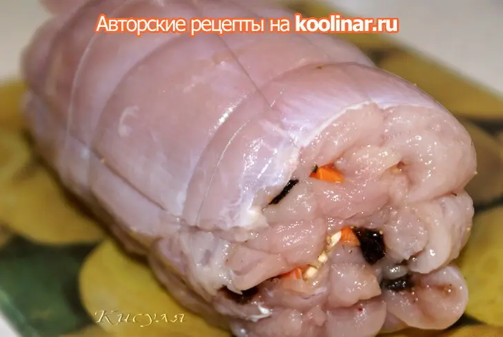 Рулет из индейки с морковью и черносливом: шаг 5