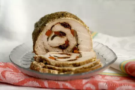 Рулет из индейки с морковью и черносливом: шаг 7