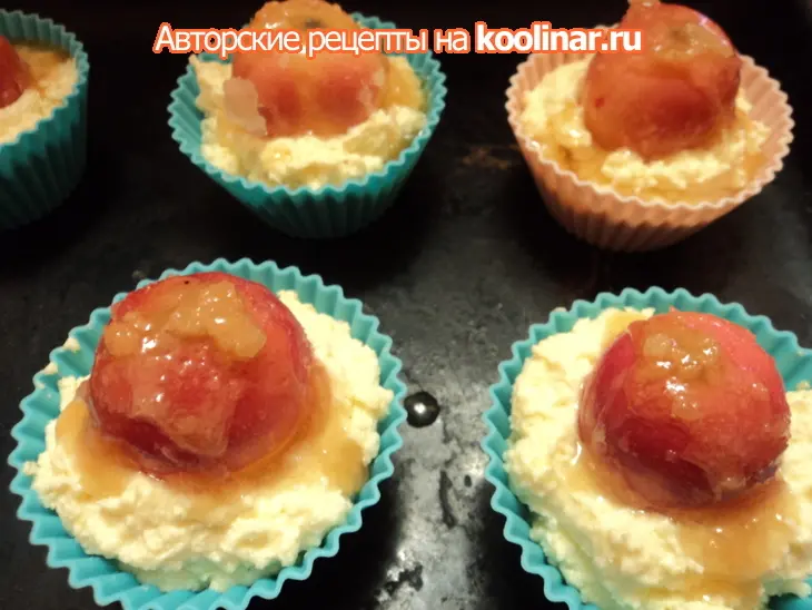 Творожные мини-запеканки с карамельными мини-яблочками.: шаг 4