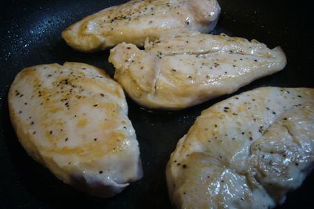 Куриное филе в шубке из кабачка, сыра и кедровых орешков.: шаг 1