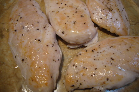 Куриное филе в шубке из кабачка, сыра и кедровых орешков.: шаг 3