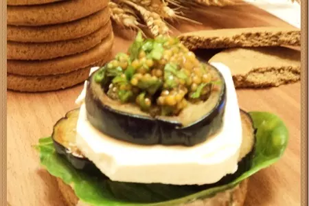 Ржаное соленое печенье, как основа для закусок,  и закуски с баклажанами и сыром: шаг 2