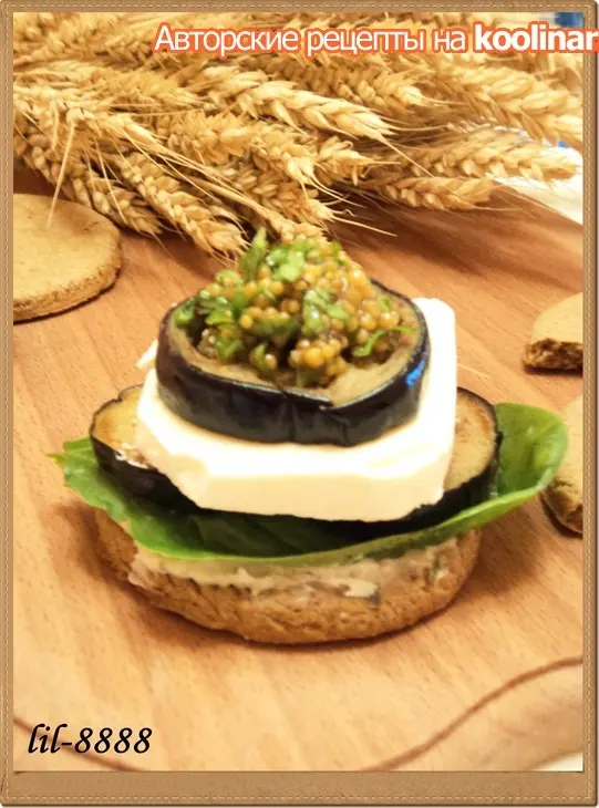 Ржаное соленое печенье, как основа для закусок,  и закуски с баклажанами и сыром: шаг 3