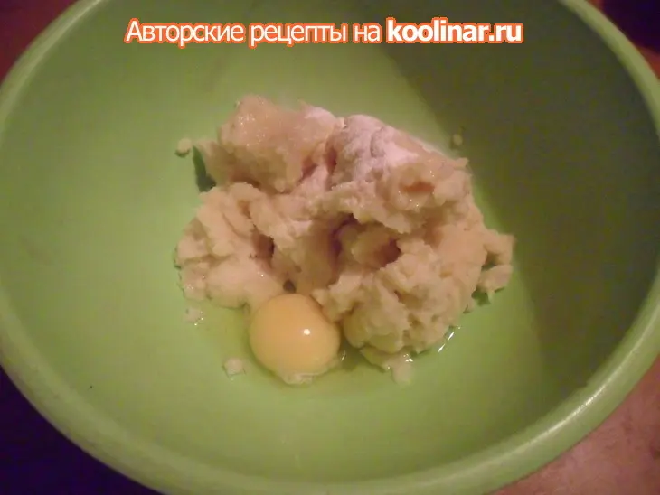 Картофельные лепёшки с патэ из сливочного масла с зернёным творогом: шаг 2