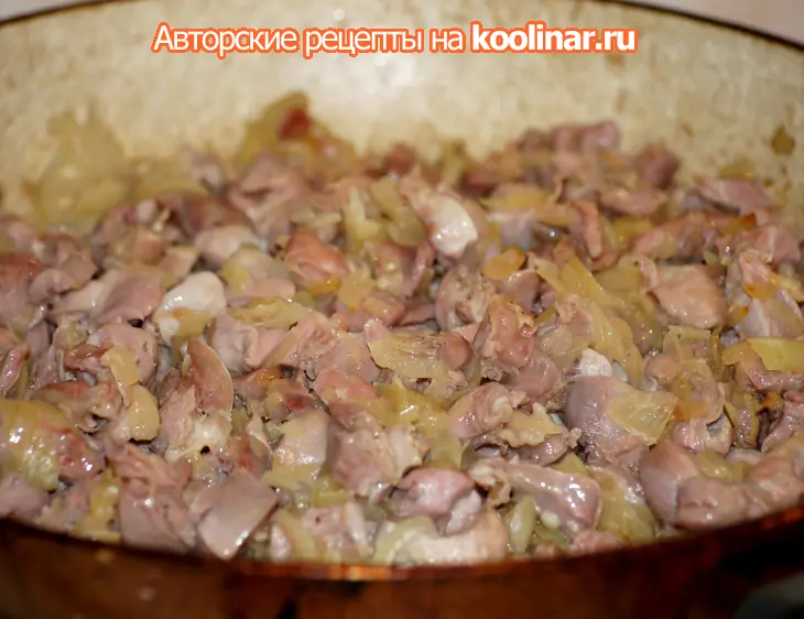Пирог из лаваша с куриными желудочками и шампиньонами: шаг 1