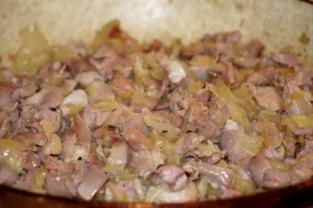 Пирог из лаваша с куриными желудочками и шампиньонами: шаг 1