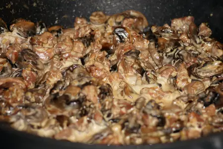 Пирог из лаваша с куриными желудочками и шампиньонами: шаг 3