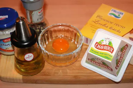 Запеченный козий сыр с «тар-таром» из ананаса: шаг 1