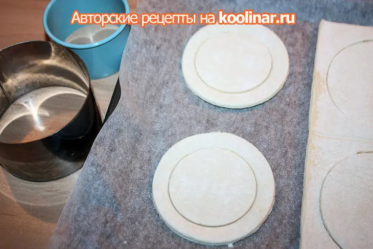 Запеченный козий сыр с «тар-таром» из ананаса: шаг 2
