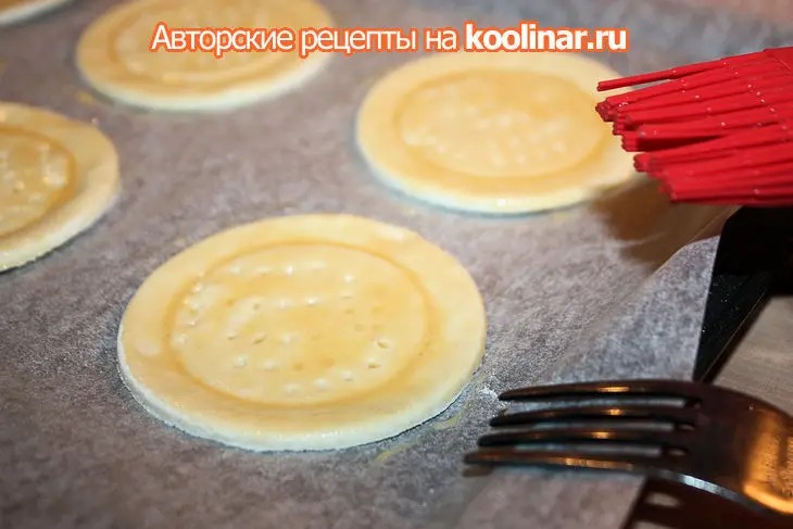 Запеченный козий сыр с «тар-таром» из ананаса: шаг 3