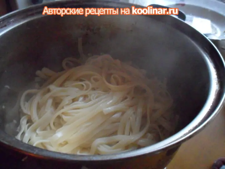 Паста с куриными фрикадельками в томатных сливках: шаг 7