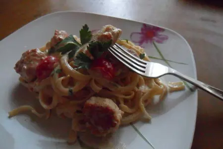 Паста с куриными фрикадельками в томатных сливках: шаг 9
