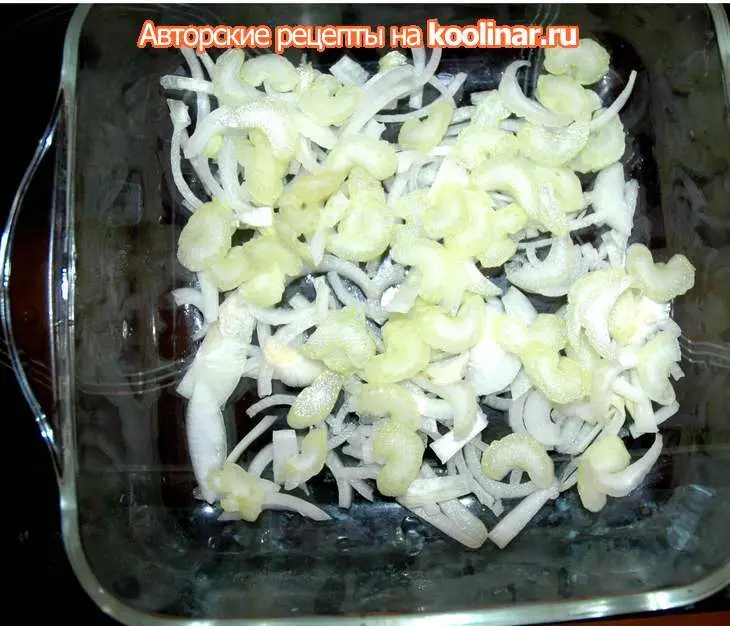 Картофель запеченный с овощами в сметано-сырной заправке: шаг 1