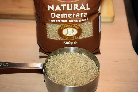 Ароматный яблочный пирог с корицей и карамелью: шаг 5