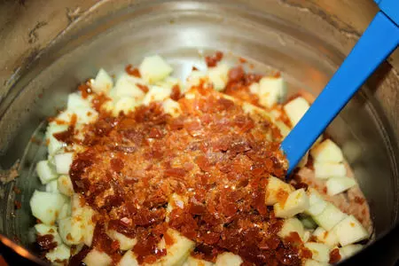 Ароматный яблочный пирог с корицей и карамелью: шаг 7