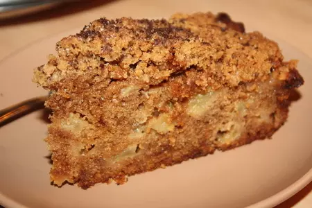 Ароматный яблочный пирог с корицей и карамелью: шаг 12