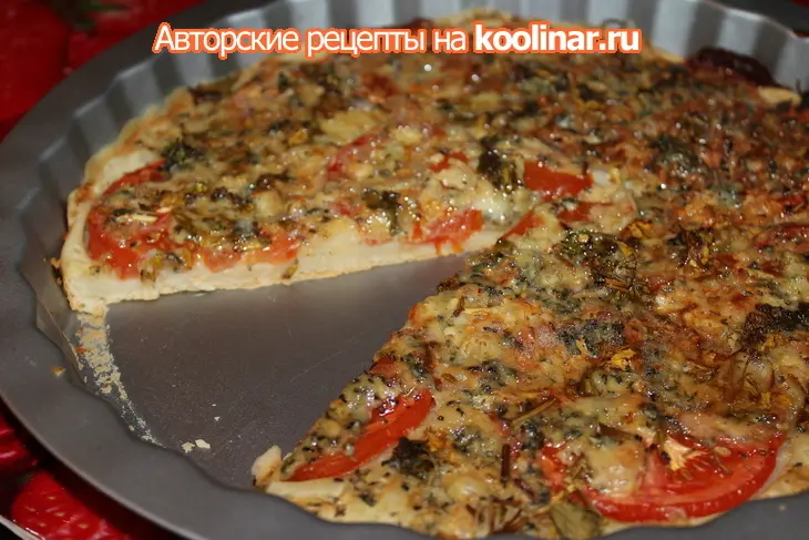 Пицца с голубым сыром, помидорами и зеленью: шаг 1