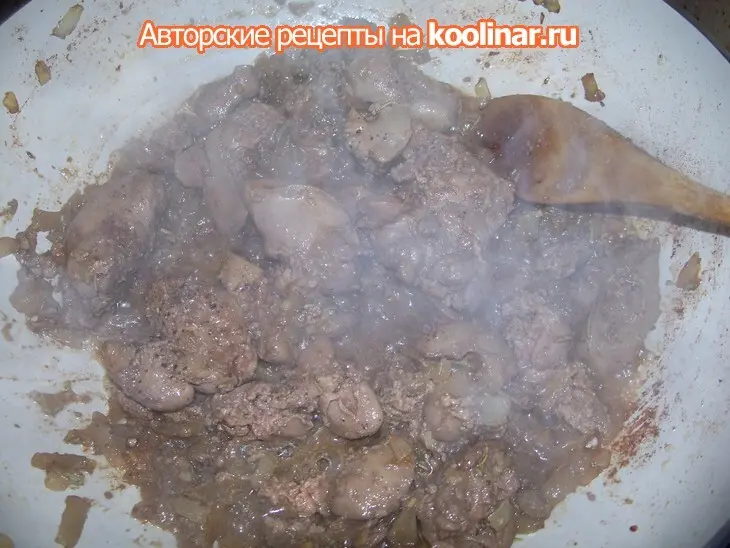 Теплый салат из  куриной печенки с яйцом "пашот": шаг 4