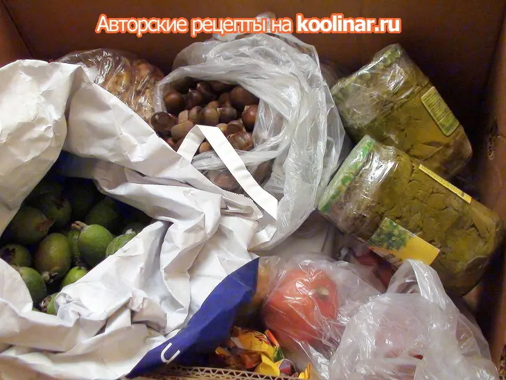 Сальса из фейхоа и красного лука с поджаристой курочкой.: шаг 1