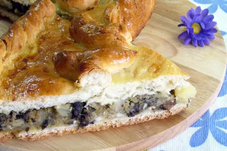 Пирог с картофелем, грибами и яйцами "кулинар": шаг 9