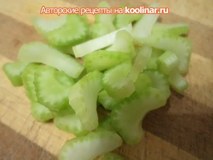 Салат из морской капусты "красный цветок!": шаг 2