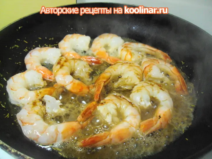 Зеленый салат с креветками "новогодний": шаг 6
