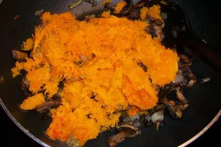Вкуснейший гарнир с тыквой и грибами.: шаг 10
