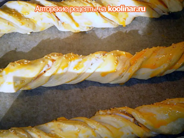 Спиральки из слоёного теста ,или быстрый перекусон: шаг 4