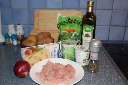 Запеканка из картофеля с индейкой и шпинатом.: шаг 1