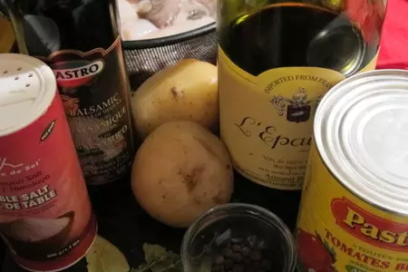 Осьминог   тушёный в томатах  с картошкой. португальские  мотивы.: шаг 3