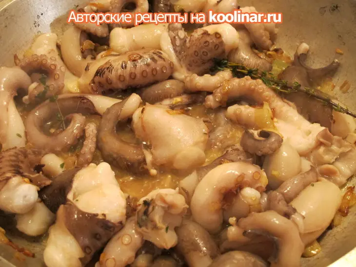 Осьминог   тушёный в томатах  с картошкой. португальские  мотивы.: шаг 5