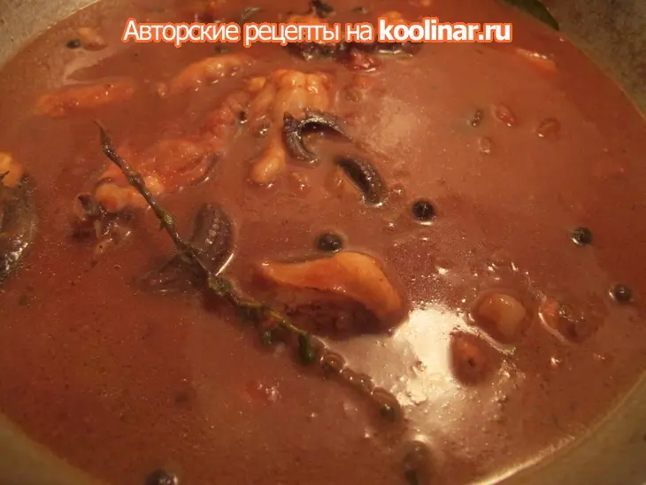 Осьминог   тушёный в томатах  с картошкой. португальские  мотивы.: шаг 6