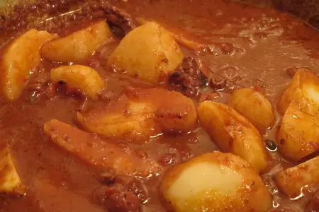 Осьминог   тушёный в томатах  с картошкой. португальские  мотивы.: шаг 7