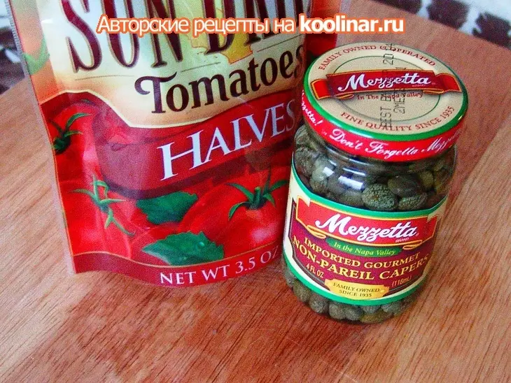Индюшиный рулет с беконом, сушеными томатами и каперсами: шаг 4