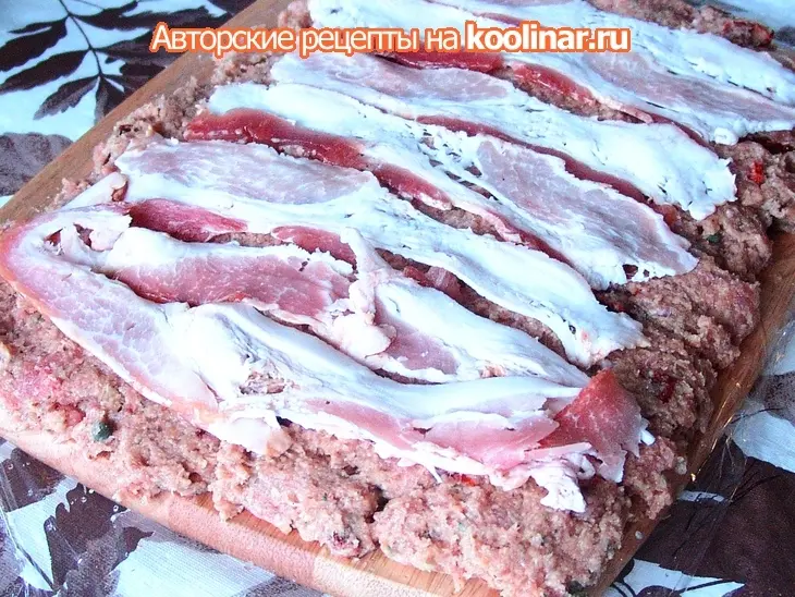 Индюшиный рулет с беконом, сушеными томатами и каперсами: шаг 5