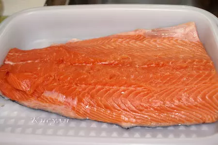 Рыба красная солёная: шаг 1